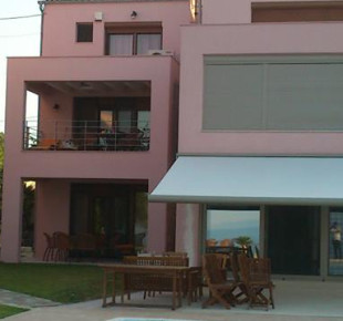 553683_571055672934844_631315379_n